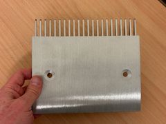 Närbild på en av de 20 falska rulltrappsdelar som stoppats av Tullverket.