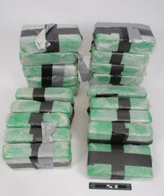 En del av sammanlagt 170 kilo kokain som hittades i fordonen i Ljungskile i juni 2025.