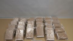 En del av rekordbeslaget på totalt 50 kilo heroin som fanns i de falska vitvarukartongerna.