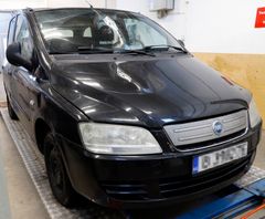 En helg i februari förra året anländer en bulgarisk registrerad personbil av märket Fiat Multipla, med färjan till Norra hamnen i Malmö. I bilen finns två män som påstår att de är på väg till Stockholm för att köpa en lastbil. Tulltjänstemännen blir misstänksamma och kontrollerar den gasdrivna bilens gastankar med hjälp av en handscanner. Tre av fyra tuber innehåller sammanlagt 17,5 kilo cannabis.