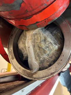 Närbild på en av gastankarna med narkotika.