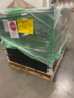 Lastpallen med solpaneler som var adresserad till en företagare i Södertälje