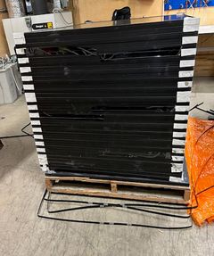 En lastpall med solpaneler som rymde stora mängder narkotika.