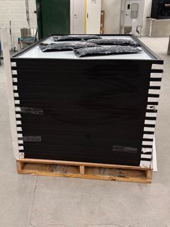 Mellan solpanelerna som skulle till Södertälje doldes paket med cannabis.