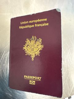 36-åringens falska franska pass.