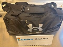 Den svarta sportbagen som innehöll 2981 gram kokain