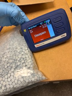 Snabbanalys av beslagtagna tabletter som visade sig innehålla det narkotikaklassade sömnpreparatet diazepam.