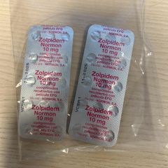 En kvinna i 60-årsåldern beställde 120 tabletter som innehöll den narkotikaklassade substansen zolpidem. Hon hävdade i förhör att hon blev av med sin läkare som förskrev recepten åt henne för många år sedan. Hon beställde därför de tabletter som hon kommer ihåg att hon beställde. Kvinnan dömdes för ringa narkotikasmuggling vid sex olika tillfällen till 200 dagsböter om 170 kr (sammanlagt 34 000 kronor).