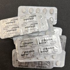 En kvinna i 60-årsåldern beställde 120 tabletter som innehöll den narkotikaklassade substansen zolpidem. Hon hävdade i förhör att hon blev av med sin läkare som förskrev recepten åt henne för många år sedan. Hon beställde därför de tabletter som hon kommer ihåg att hon beställde. Kvinnan dömdes för ringa narkotikasmuggling vid sex olika tillfällen till 200 dagsböter om 170 kr (sammanlagt 34 000 kronor).