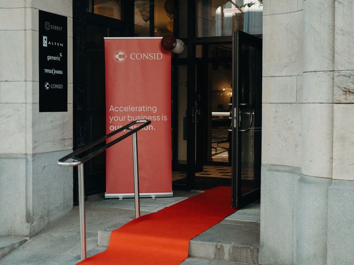 Vid entrén till Consids Örebrokpntor var röda mattan utrullad.