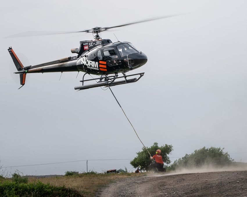 Europas första helikoptertankning med maxinblandning av hållbart flygbränsle