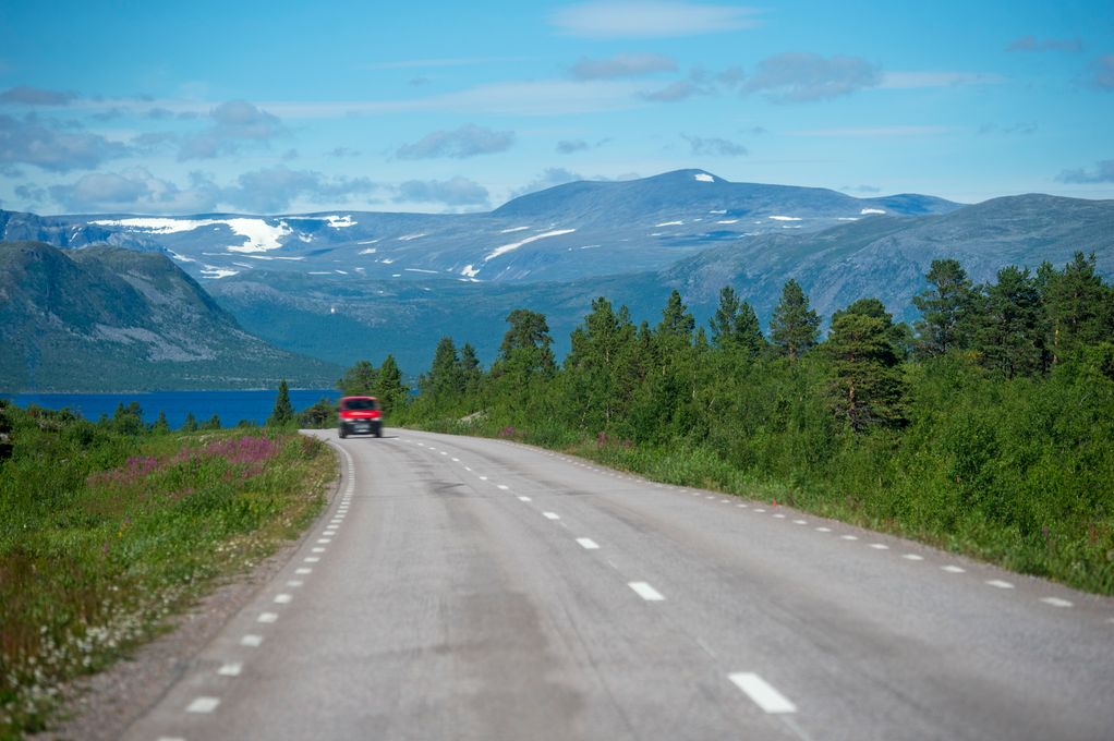 Nästan åtta av tio svenskar nöjda med vägarna – men stora skillnader i landet