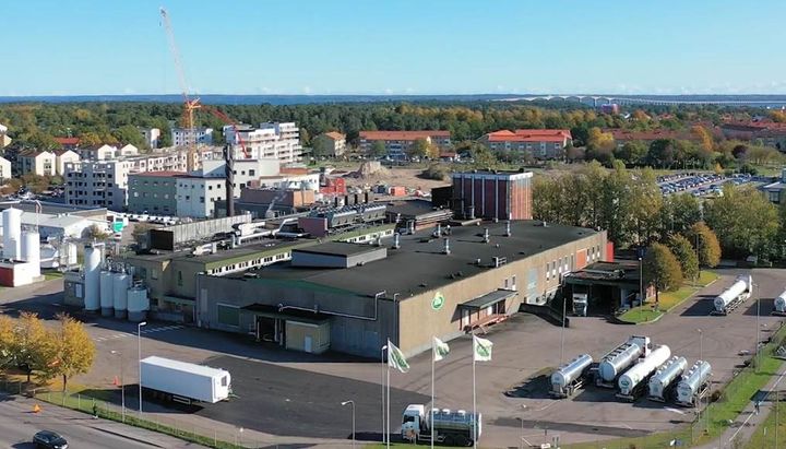 Ostmejeriet i Kalmar sänker både sina koldioxidutsläpp och kostnader. Foto: Arla