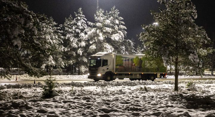 Var tredje månad justerar Arla valutorna mot det gemensamma mjölkpriset som är satt i euro. Därför får svenska Arlabönder några ören mer på mjölkpriset efter årsskiftet. Foto: Arla/Fredrik Gustavsson