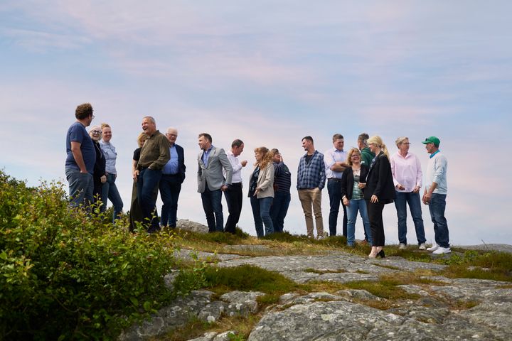 Bondeägda Arla presenterar i dag resultatet för årets första sex månader. På bilden några av kooperativets förtroendevalda bönder vid representantskapsmötet i Halmstad den 19 juni 2025, där fusionen med tyska DMK godkändes. Foto: Arla