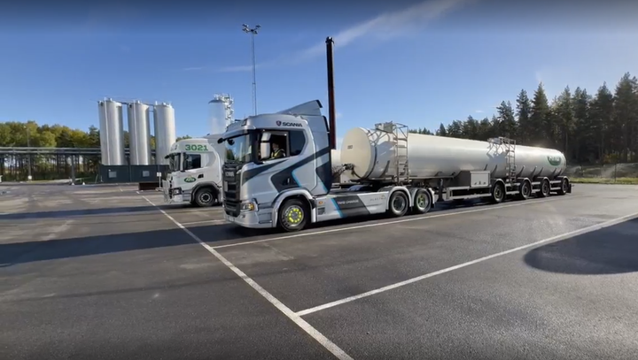 Arla undersöker möjligheterna att elektrifiera de tunga mjölktransporterna. Foto: Arla