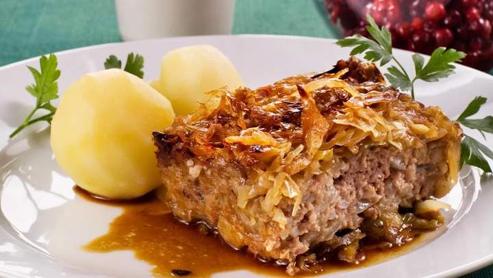 Kålpudding – en svensk klassiker på råvaror som är i säsong just nu. Foto: Arla.