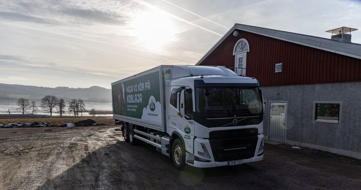 Hög produktion i flera stora mjölkregioner bidrar till pressade priser. Foto: Arla/Fredrik Gustavsson