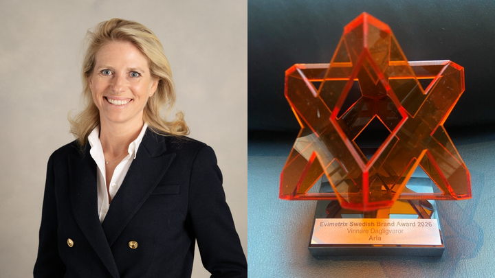 Arlas marknadsdirektör Kristina Hammerö och utmärkelsen Swedish Brand Award 2026. Foto: Arla