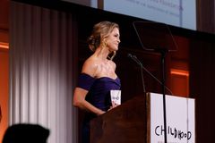 Prinsessan Madeleine håller tal under ett Childhood-event i New York 2023
