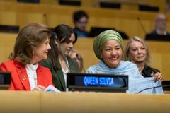 H.M. Drottningen bredvid Amina Mohammed, FN:s biträdande generalsekreterare.