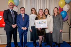 Fr. v Michael Green, Handelsbankens vd och koncernchef, Kenneth Bengtsson, styrelseordförande Childhood, H.K.H. Prinsesan Madeleine, vice hedersordförade Childhood, Elin Nelly, analytiker vid NOA och vinnare av Childhoodpriset 2025, Paula Guillet de Monthoux, generalsekreterare Childhood, Cecilia Lundin, Handelsbankens HR-chef.