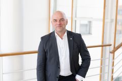 Konkurrensen från Kina är så allvarlig att svensk industri inte kommer att klara av att hantera det på egen hand. Det krävs hjälp från regeringen att föra en dialog för att utveckla samarbetet inom EU på många områden för att möta konkurrensen, säger Ola Bergström, professor vid Handelshögskolan i Göteborg och ordförande för Industrins ekonomiska råd.