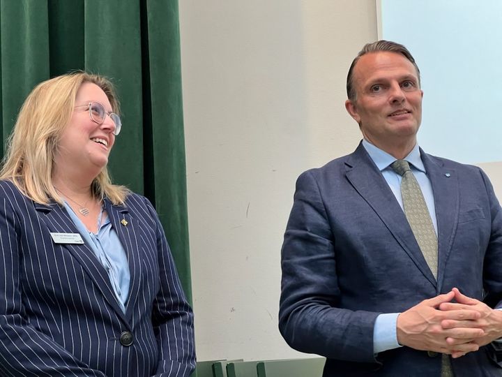Eva von Wowern (KD), ordförande i gymnasie- och näringslivsnämnden och Erik Andersson (M), kommunstyrelsens ordförande.