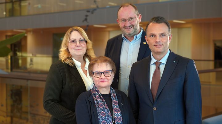 Kommunstyrelsens ordförande Erik Andersson (M) med kommunalråden Thomas Helleday (L), Annica Nordgren (C) och Eva von Wowern (KD).