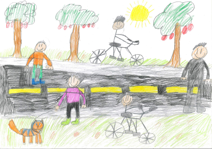 En teckning som föreställer en gata där personer går och cyklar. Solen lyser och det är träd längs gatan.