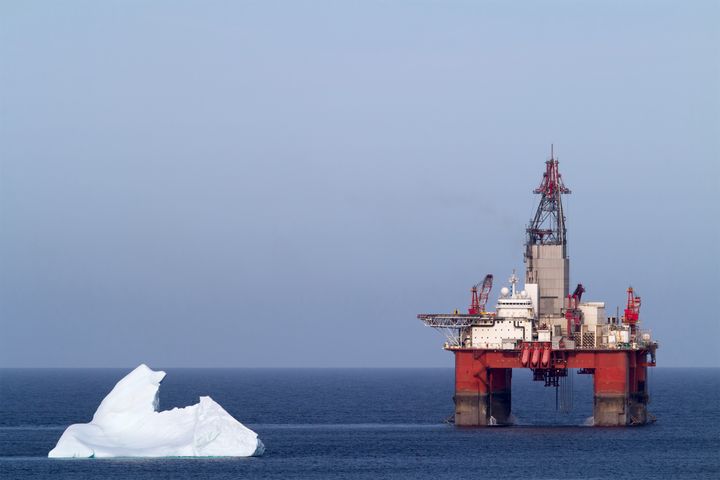 Jakten på olja i Arktis fortsätter i takt med att isarna smälter.
