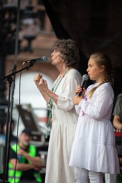 Siw Malmkvist med barnbarn