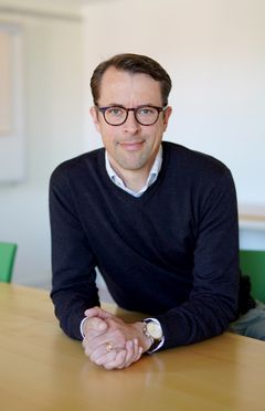Markus Lingman, adjungerad professor vid Högskolan i Halmstad, forskare vid Sahlgrenska akademin, ledningsstrateg och specialistläkare i Region Halland. Regeringens ämnesråd för Medicin och Hälsa vid Vetenskapsrådet.