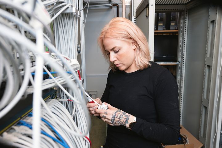 En högre andel av yrkeshögskolestudenter får omställningsstudiestöd.