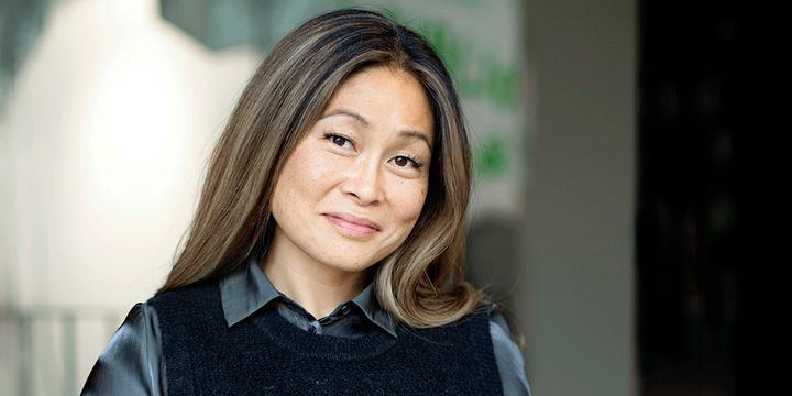 Foto på kvinna som ler mot kameran.