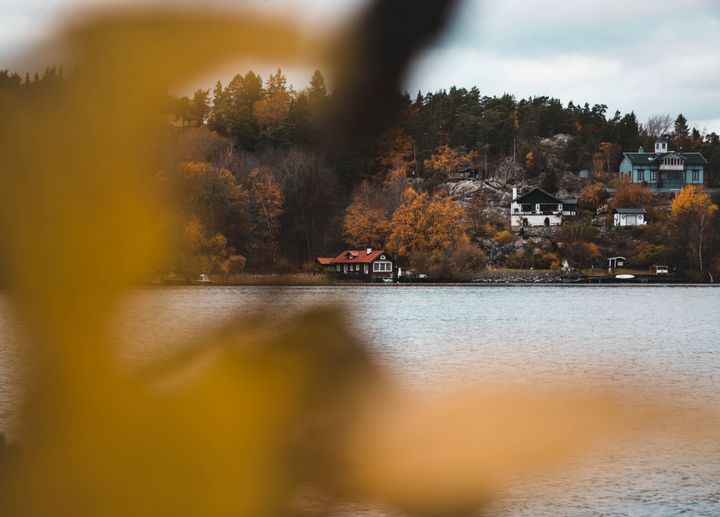 Bomarknadstempen visar på ett marginellt bättre försäljningsläge i september jämfört med i augusti. De faktorer som tynger marknaden mest är det stora utbudet följt av många återpublicerade annonser och långa försäljningstider. Faktorer som däremot lyfter marknaden är antalet budgivare och budpremier, som i september låg närmast normala nivåer igen.