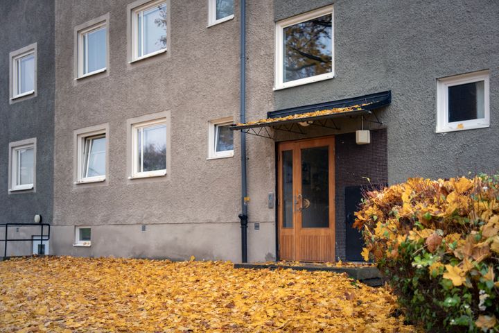 Lägenhetspriserna steg med 0,8 procent i oktober. Lägenhetspriserna ligger nu bara 3 procent under toppnoteringarna våren 2022.