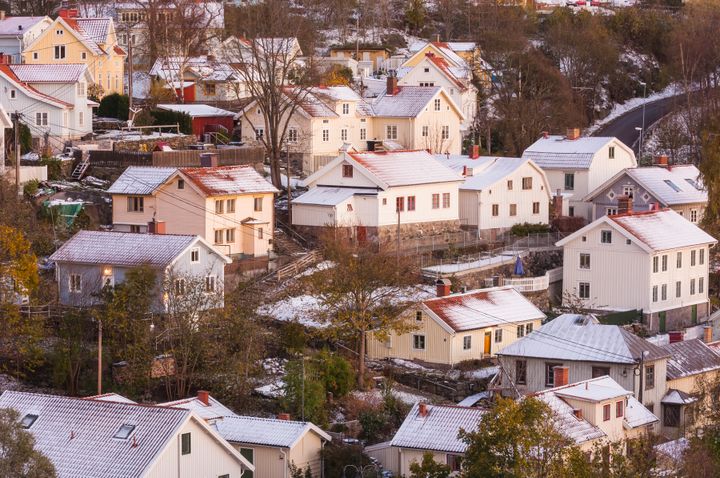 Efter en ovanligt kylig vår, särskilt för lägenheter, visar hösten en tydlig temperaturuppgång på den svenska bostadsmarknaden.
