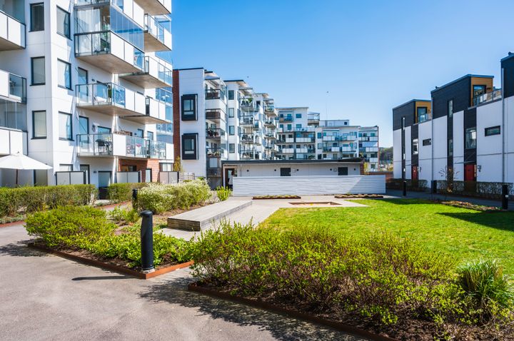 87 procent av SBAB:s nya kunder valde rörlig ränta i mars. 12 procent valde att binda hela eller en del av lånen. Andelen som valt att binda hela sitt lån eller en del av det har inte varit så stor sedan 2022.