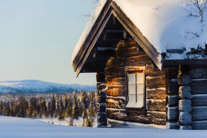 För den som bara vistas i fjällen några veckor om året är det ofta betydligt billigare att hyra än att äga ett fritidshus.