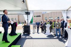 Andreas Carlson, infrastruktur- och bostadsminister, invigningstalade på Vosslohs nya växelfabrik på Sannahed.