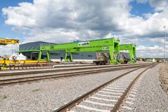 Idag invigde Vossloh Switch Systems Scandinavia AB den första nya spårväxelfabrik i Sverige på över hundra år.
