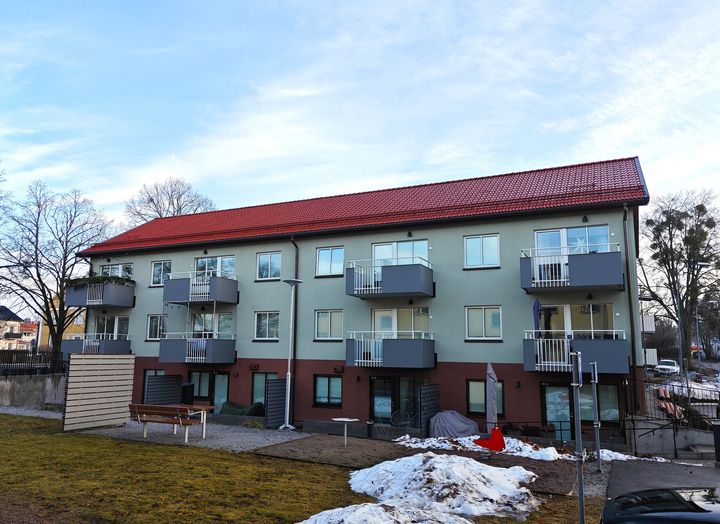 12 hyresrätter, Relingen 2,  i Västerås är först ut att byggas med Svanens nya krav för byggnader 4.0. Bakom projektet står Bostjärnan Förvaltning AB, Gema VVS-Teknik AB och Totalbyggen i Västerås.