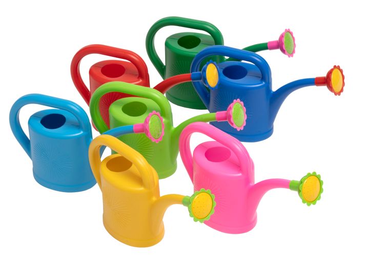 Vattenkannor  är några av de 200 olika Svanenmärkta leksaker från Nyby bruk som nu klarat Svanens krav på leksaker. Sortimentet omfattar allt från spadar och hinkar till vattenkannor och trädgårdsredskap anpassade för barn och säljs till  förskola och skola men även till privatpersoner.