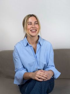 "Jag ville visa förändringar som faktiskt känns enkla och görbara, och blev själv förvånad över hur mycket jag sparade bara genom att tänka till lite i vardagen. Jag hoppas att fler kreatörer inspireras att göra samma sak" säger Frida Jernspets, kreatör i No Spend Challenge.