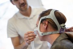 Testning av en andningsmask, även kallad CPAP-mask.