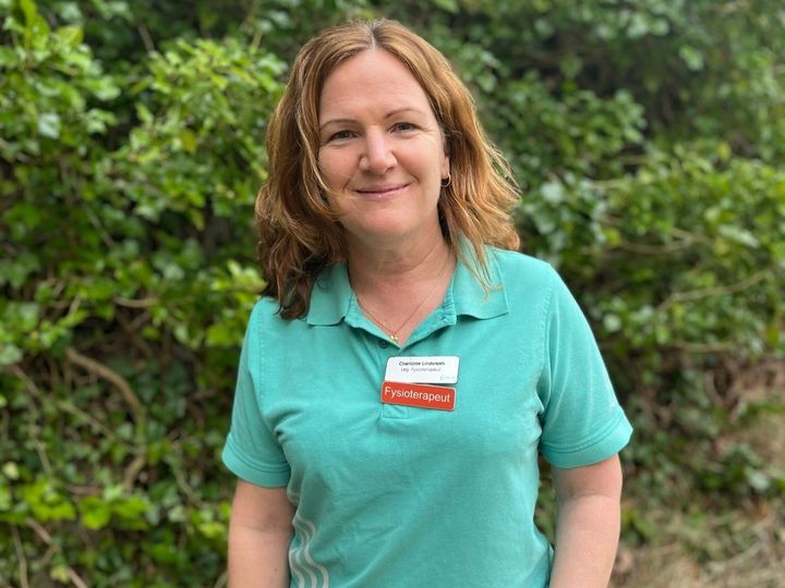 Charlotte Linderoth, fysioterapeut inom ASIH och den palliativa avdelningen på Lidingö, intervjuar patienter om deras upplevelse av sittande dans som en del av sin magisterexamen.