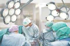 A surgical team performing an operation at the Nordiskt Centrum för Kirurgi