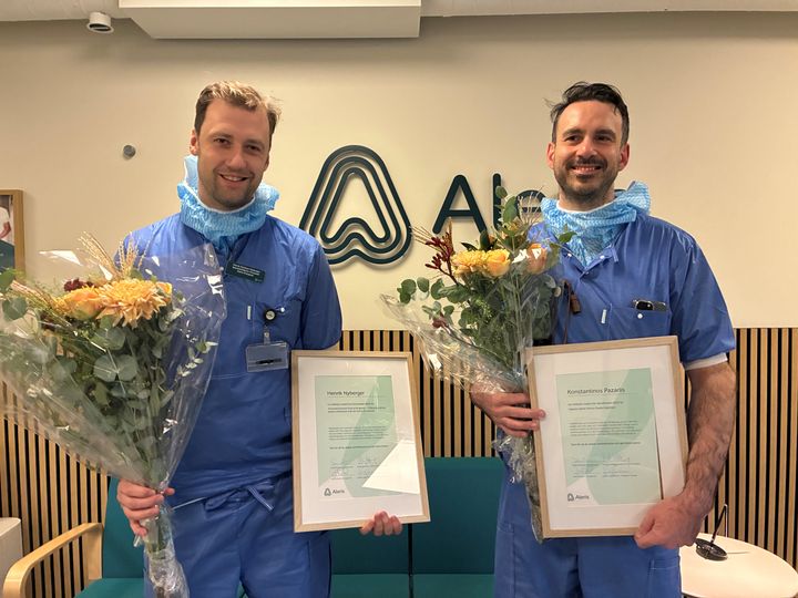 Henrik Nyberger (vänster) och Konstantinos Pazarlis (höger) får båda forskningsmedel ur Alerisfonden. Henrik studerar kliniska resultat, patientnöjdhet och riskfaktorer för revision vid partiell knäprotes. Konstantinos leder Uppsala Spinal Stenos Studie UppSten som undersöker hur väntetiden till kirurgi påverkar den funktionella återhämtningen vid mild cervikal myelopati.