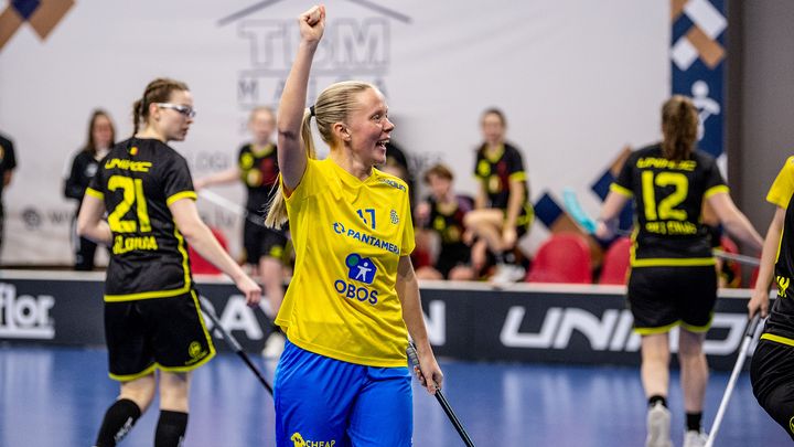 Emma Stenberg firar ett av sina sex mål mot Belgien.